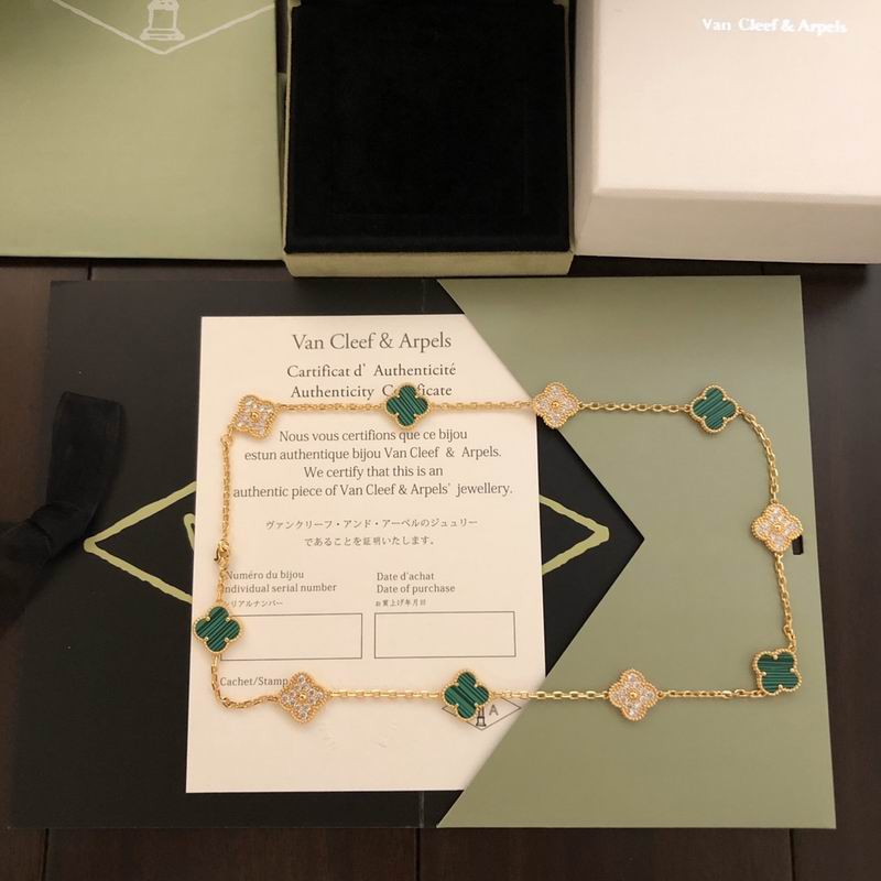 Van Cleef & Arpels necklace 12yxq14